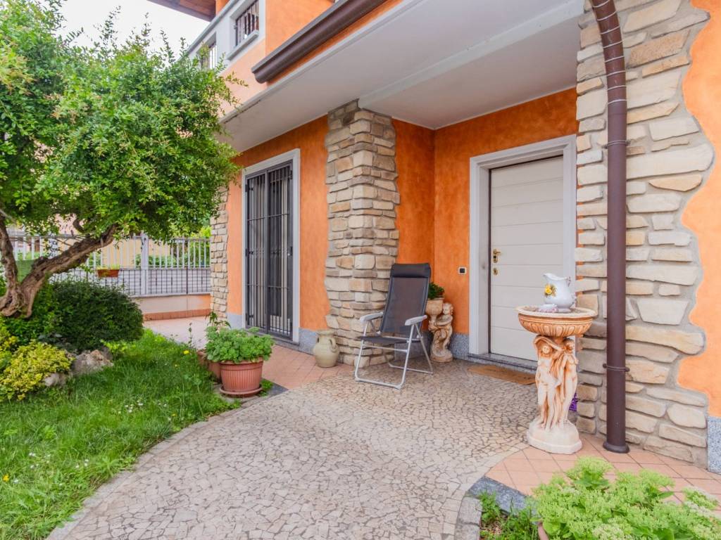 Villa a Nova milanese in Via Fratelli Rosselli, 8 - Foto 2