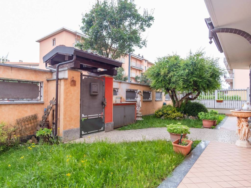 Villa a Nova milanese in Via Fratelli Rosselli, 8 - Foto 4