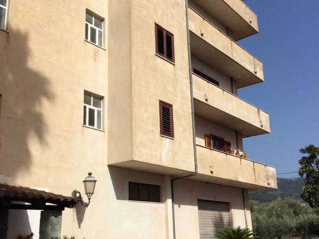 Palazzo / stabile a Lamezia terme in Via Mirella Staglianò, 13 - Foto 4