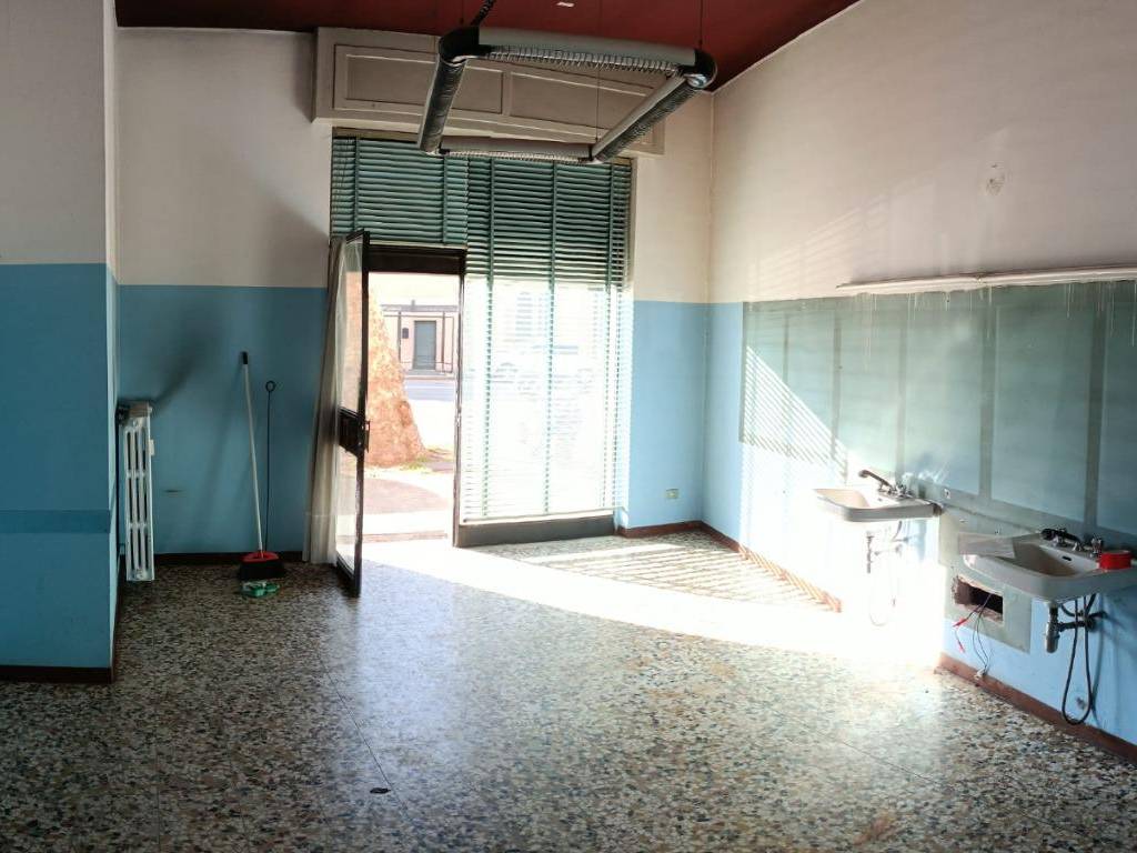 Immobile a Caronno pertusella in VIALE 5 GIORNATE, 9 - Foto 2