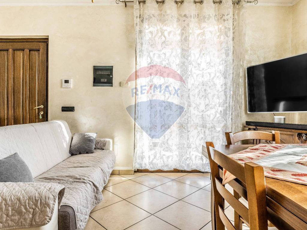Appartamento a Carnago in Via Don Mario Mottironi, 12 - Foto 3