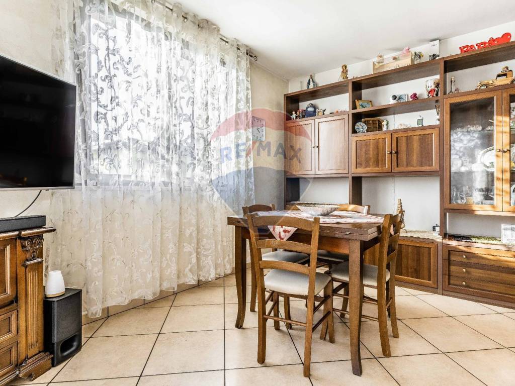 Appartamento a Carnago in Via Don Mario Mottironi, 12 - Foto 4