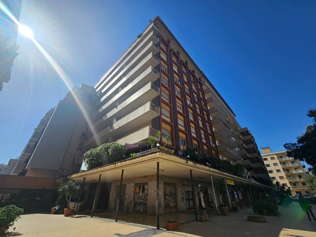 Appartamento a Palermo in Via Empedocle Restivo, 94 - Foto 2