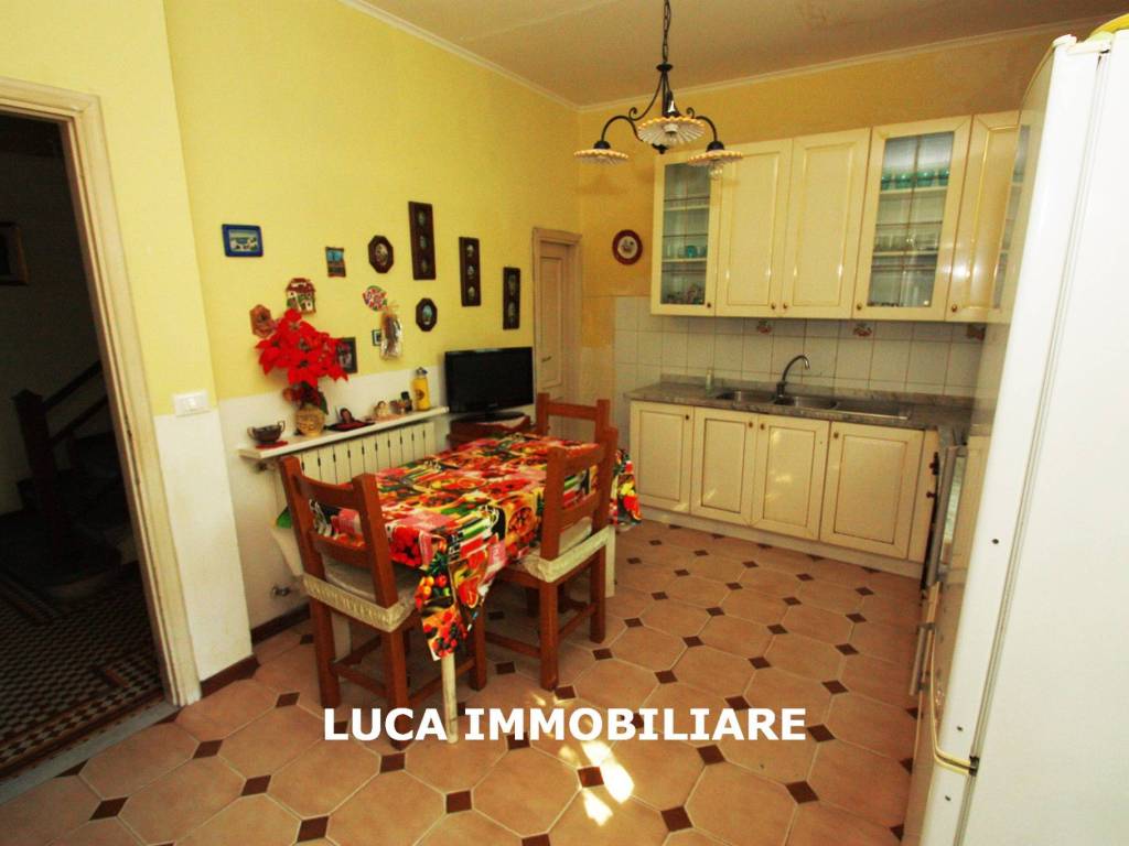 Casa indipendente a Pescia in Piazza del Moro, 9 - Foto 3