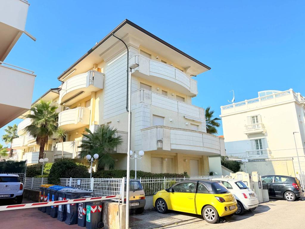 Appartamento a Riccione in Viale Maria Borman Ceccarini, 185 - Foto 2