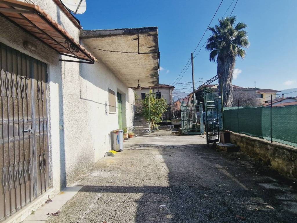 Villa a Cori in Via Bruno Buozzi Traversa 2 - Foto 4