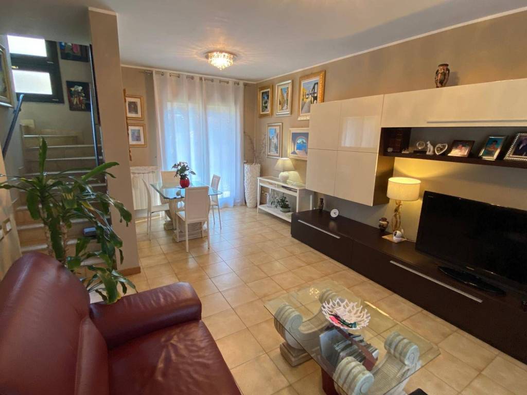 Villetta a schiera a Besano in XXIV Maggio - Foto 2