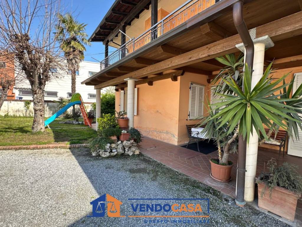 Villa a Cherasco in Via Cuneo, 6 - Foto 2