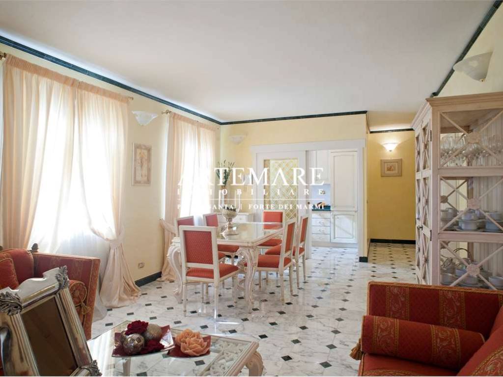 Appartamento a Pietrasanta in Via Alessandro Manzoni - Foto 2