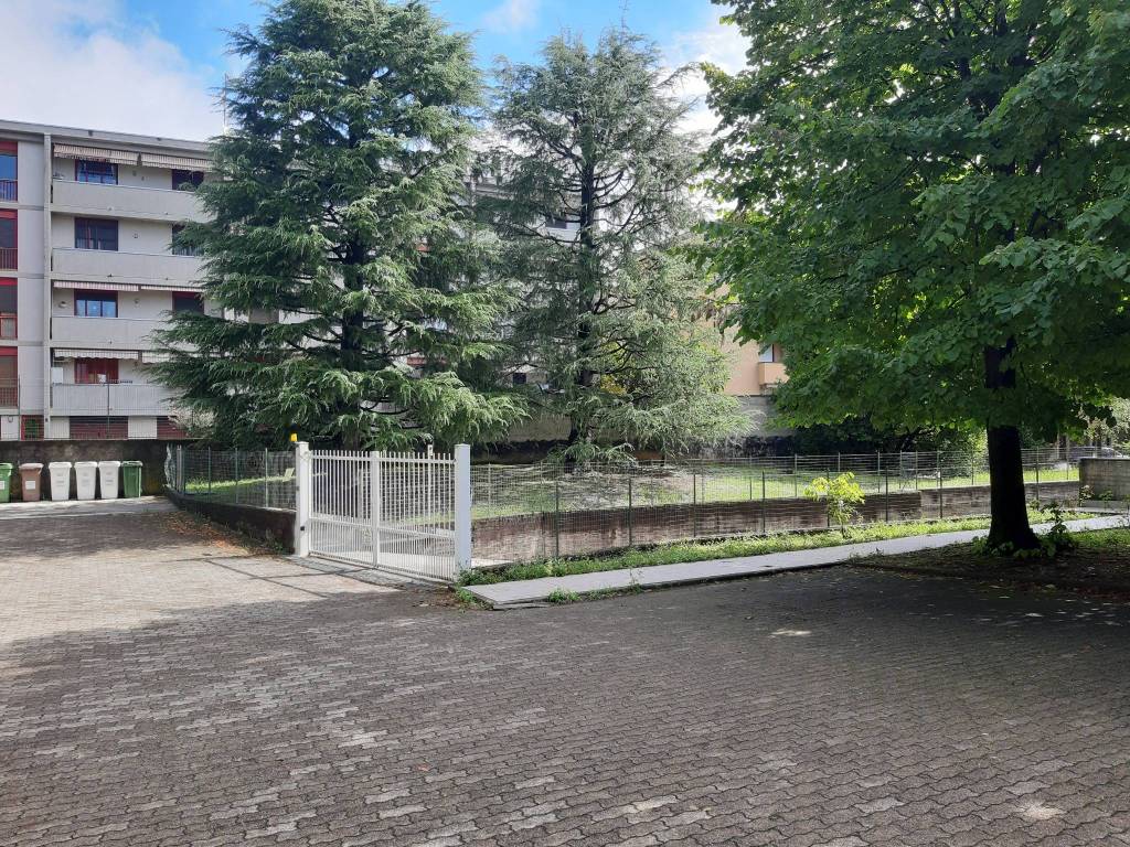 Box / garage a Tradate in Via Felice Broggi - Foto 2
