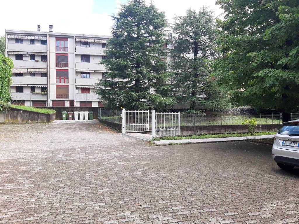 Box / garage a Tradate in Via Felice Broggi - Foto 3