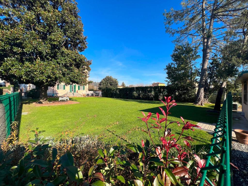 Villa a Lucca in Via Sarzanese - Foto 2