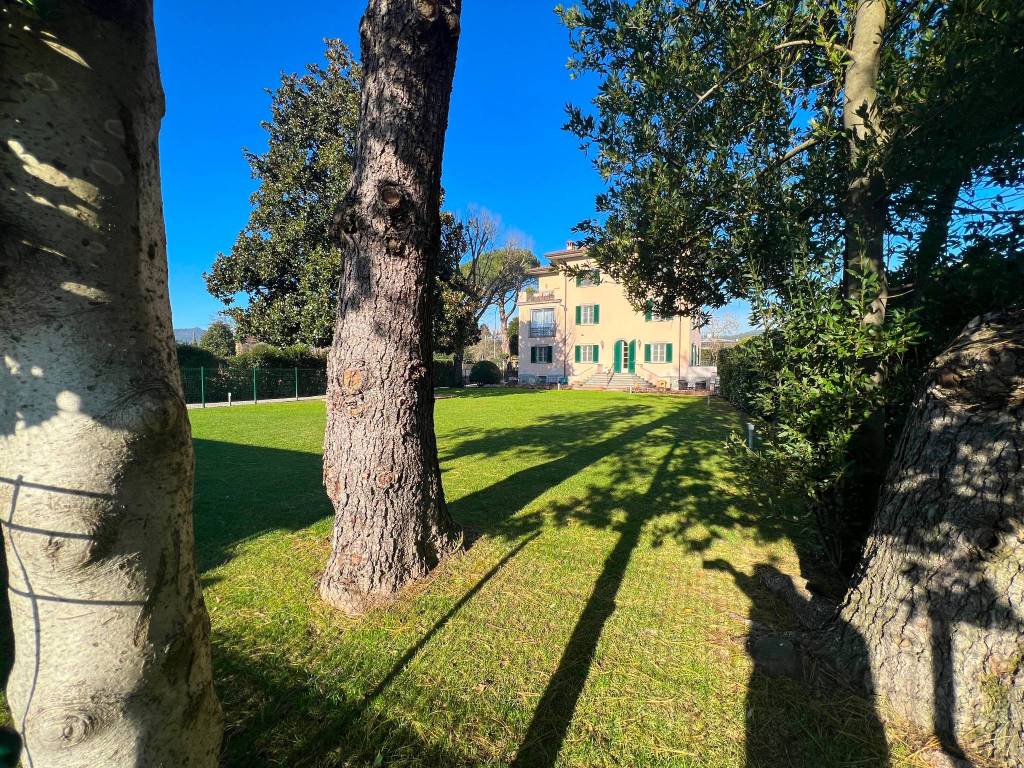 Villa a Lucca in Via Sarzanese - Foto 3