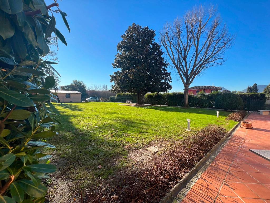 Villa a Lucca in Via Sarzanese - Foto 4