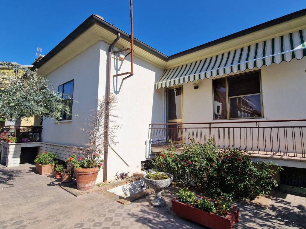 Villa a Fano in VIA XXV APRILE , - Foto 3