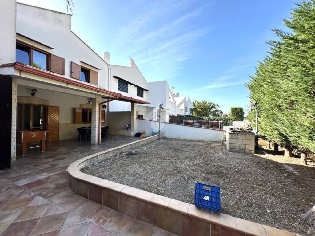 Villetta a schiera a Canosa di puglia in Piazza Oristano, 28 - Foto 3