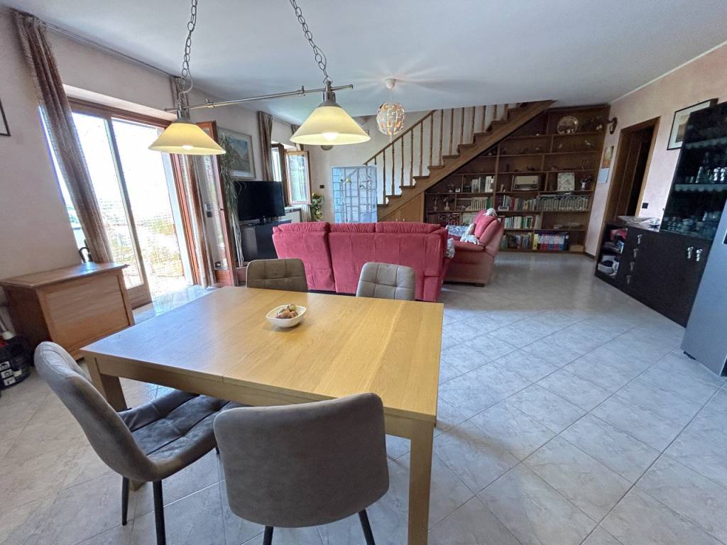 Appartamento a Cerro veronese in Via Erminio Regnoto 20 - Foto 2