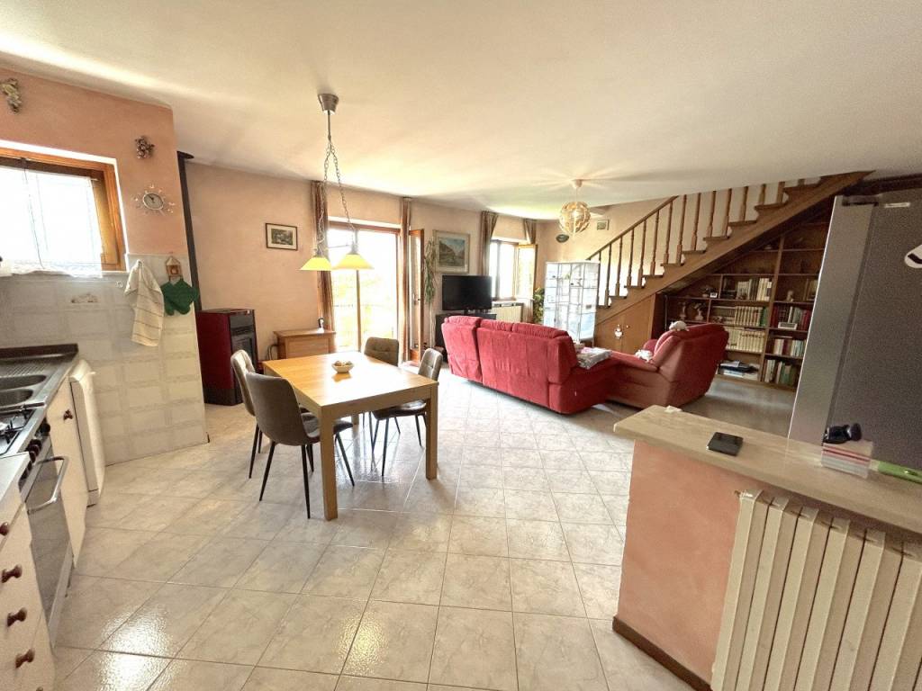 Appartamento a Cerro veronese in Via Erminio Regnoto 20 - Foto 3