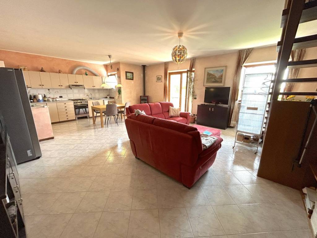 Appartamento a Cerro veronese in Via Erminio Regnoto 20 - Foto 5