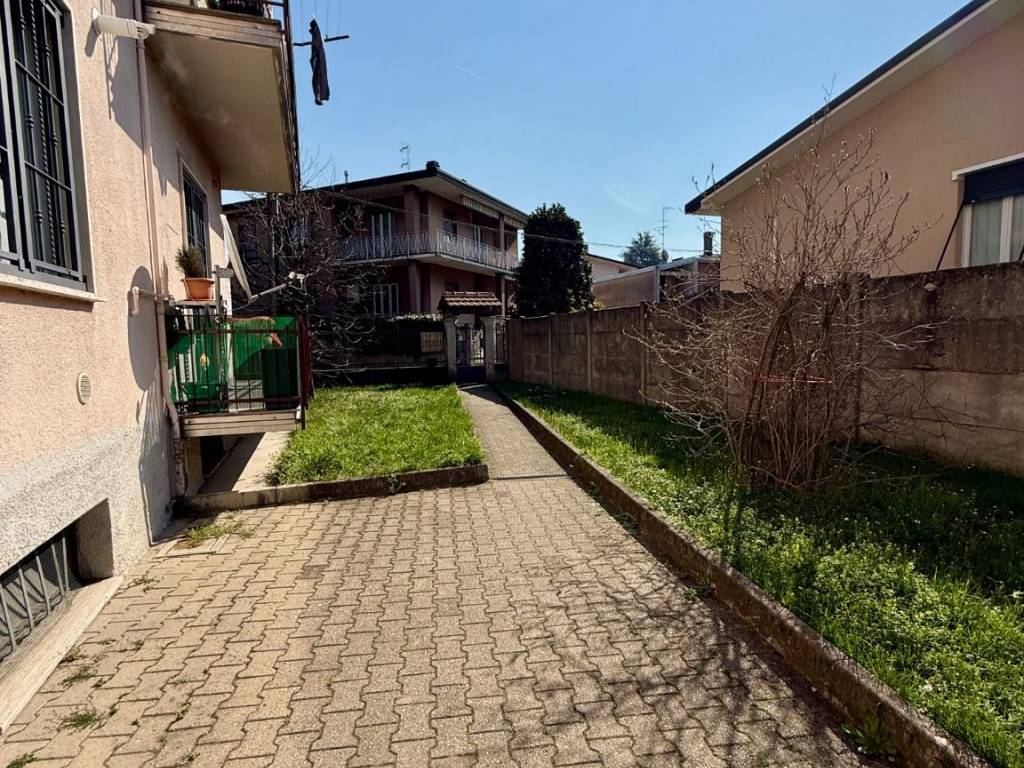 Appartamento a Saronno in Via Carso, 67 - Foto 2