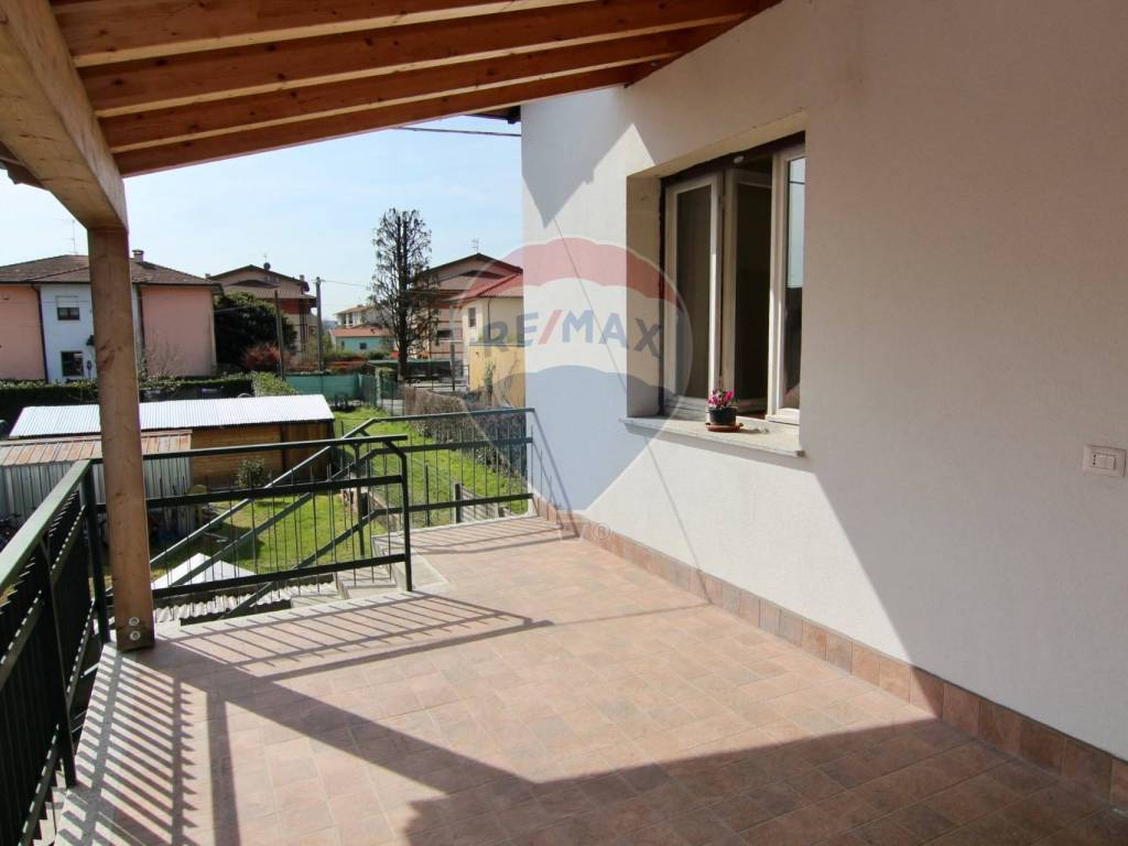 Villa a Biandronno in Via Pio Selvini, 40 - Foto 4