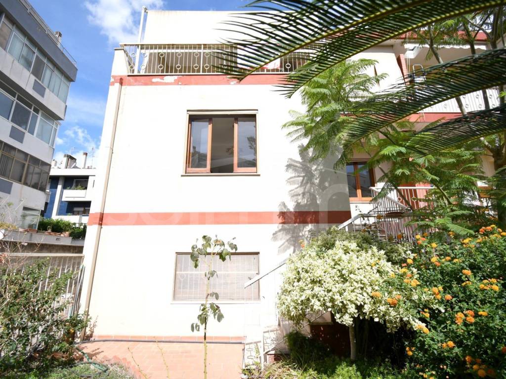 Villa a Cagliari in Via L'aja, 15 - Foto 2