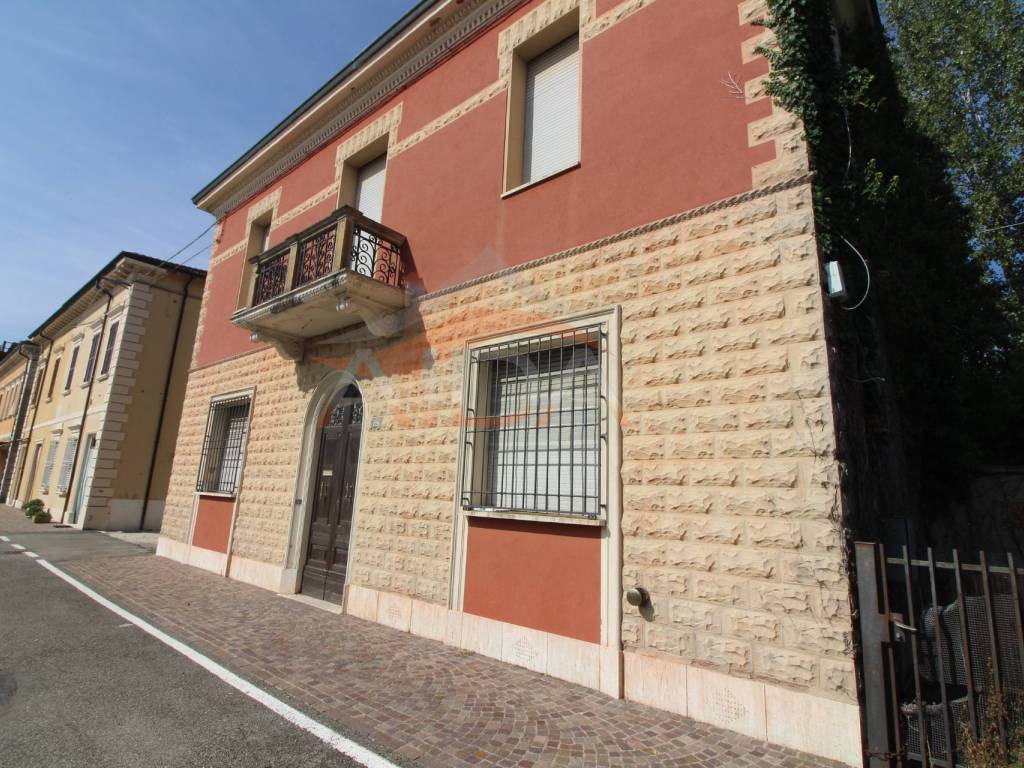 Villa a Conselice in PIAZZA DEI CADUTI, 5 - Foto 2