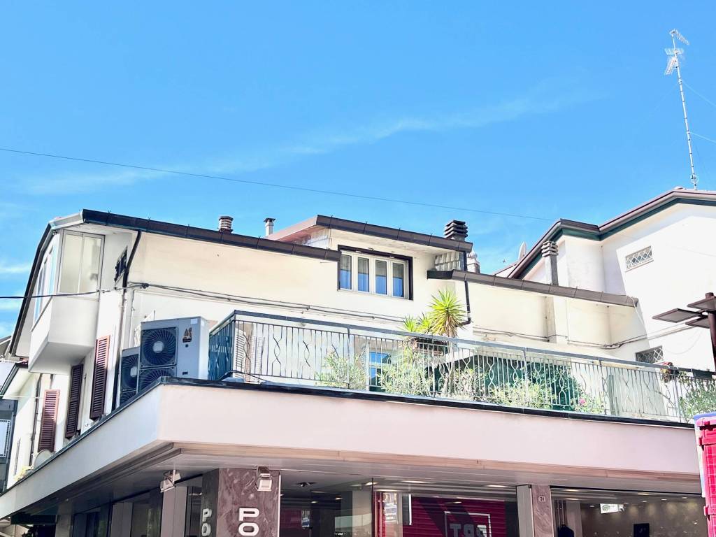 Appartamento a Riccione in Viale Dante Alighieri, 29 - Foto 2