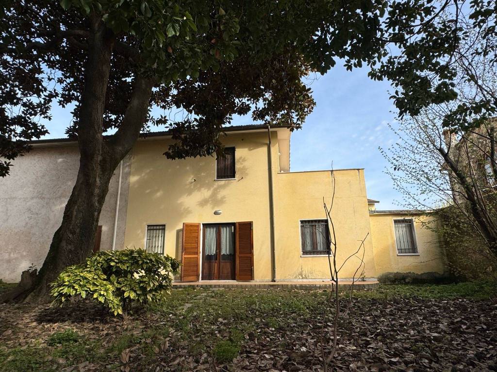 Villa a Pietrasanta in Via Sarzanese Valdera, 44 - Foto 4