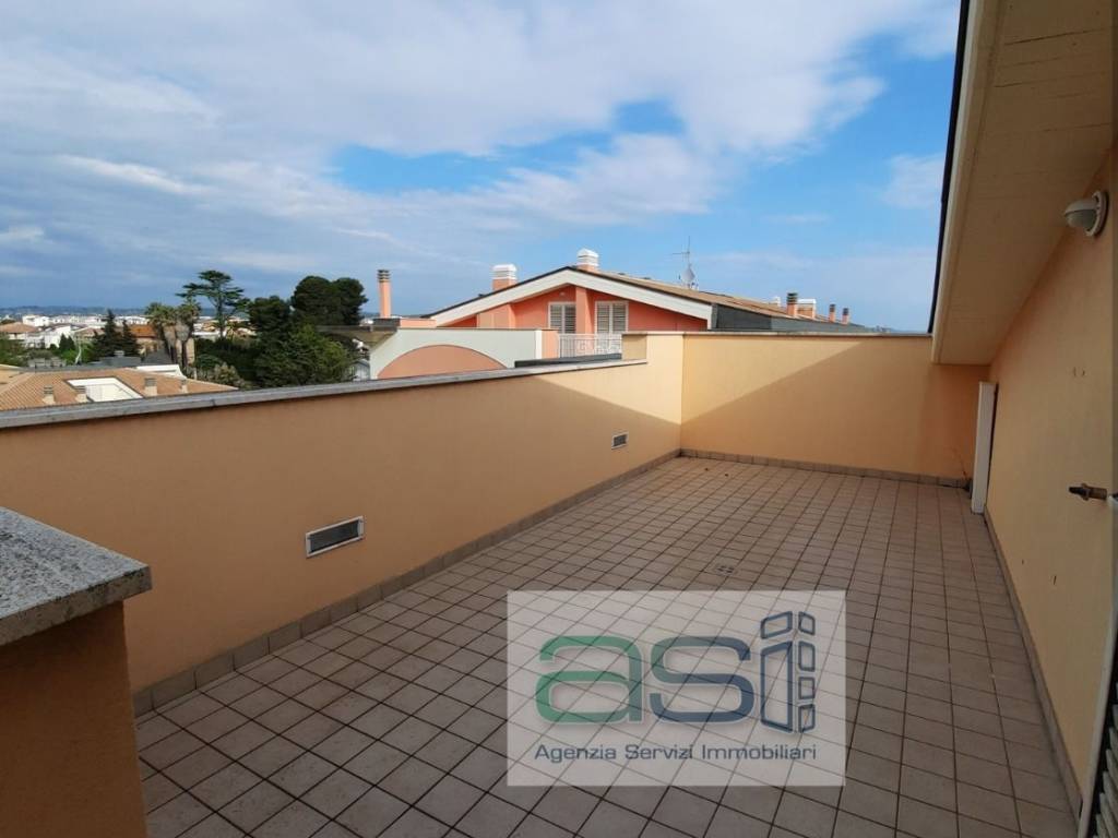 Attico / mansarda a Alba adriatica in Via Don Lorenzo Milani - Foto 2