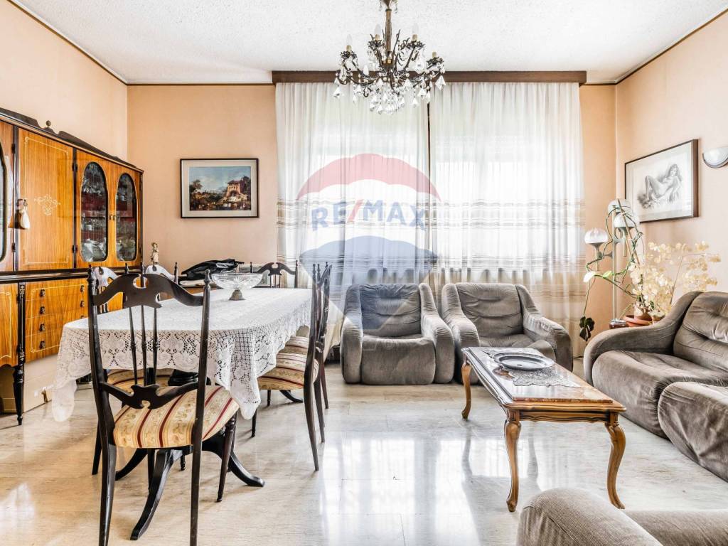 Villa a Cardano al campo in Francesco Baracca, 11 - Foto 2