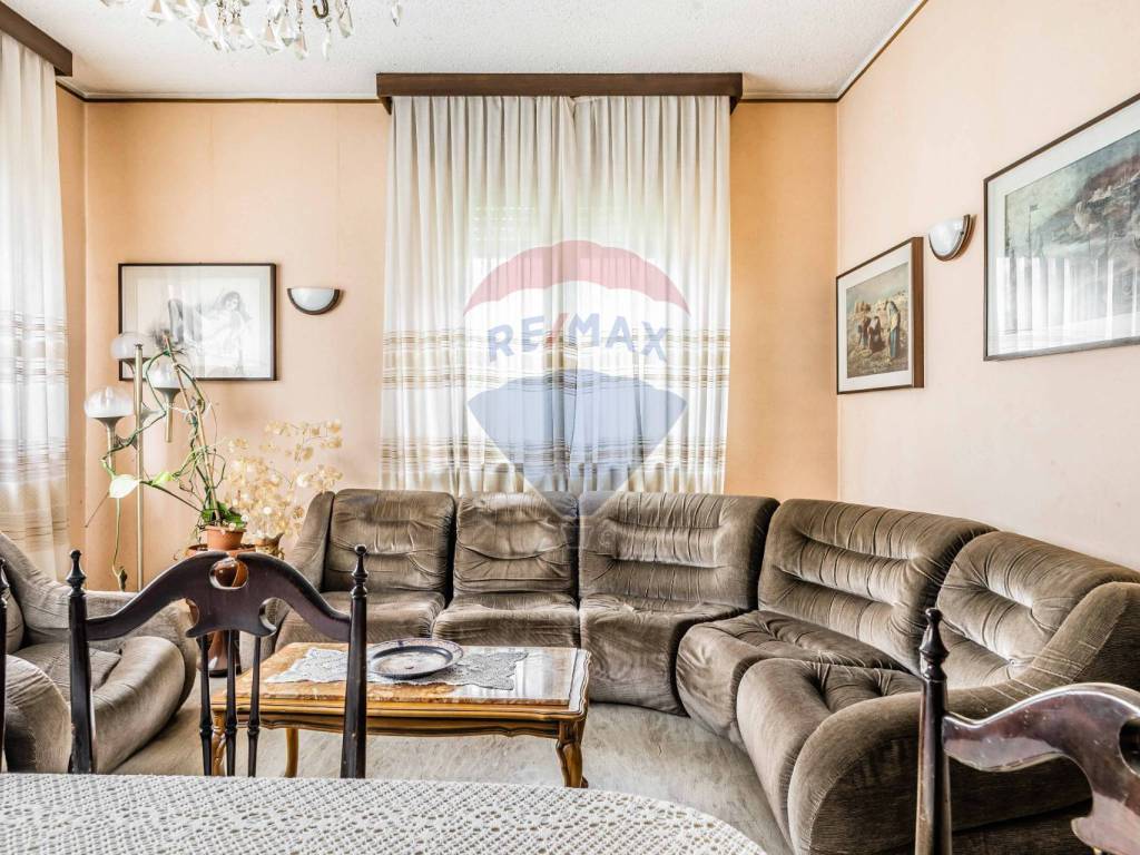 Villa a Cardano al campo in Francesco Baracca, 11 - Foto 4