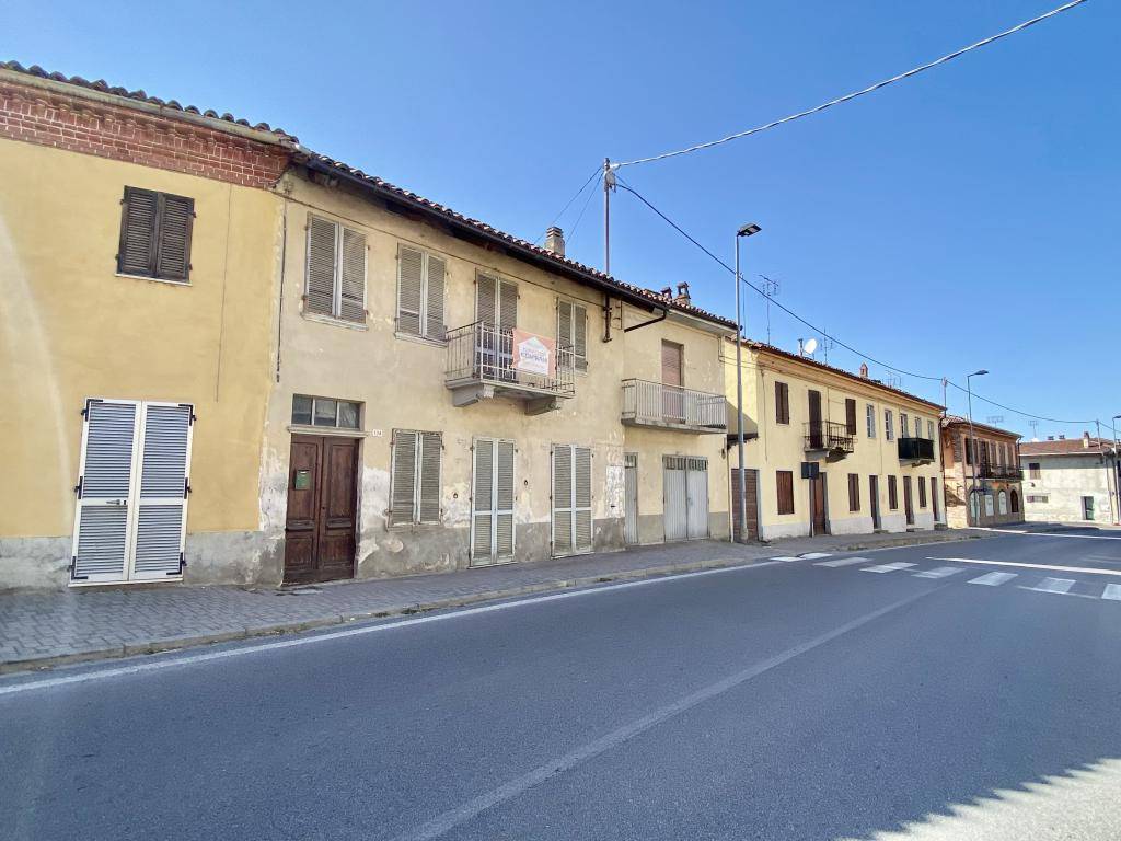 Casa indipendente a Diano d'alba in Via Alba Cortemilia, 134 - Foto 2