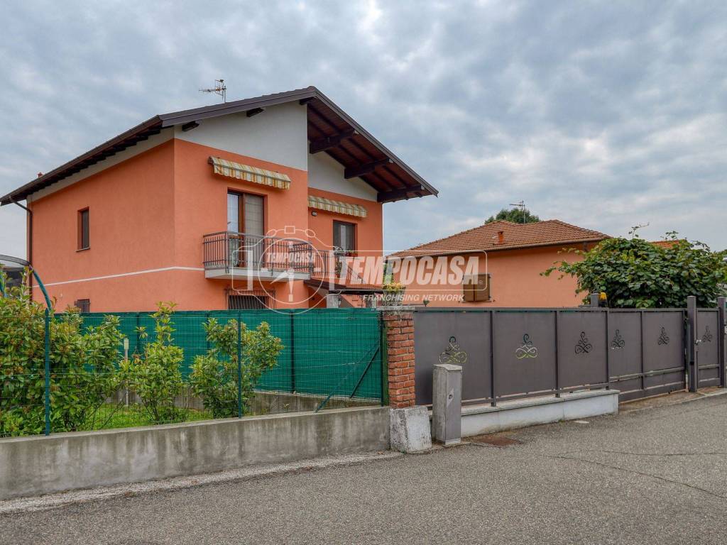 Villa a Arcisate in Via San Michele Arcangelo, 2 - Foto 2