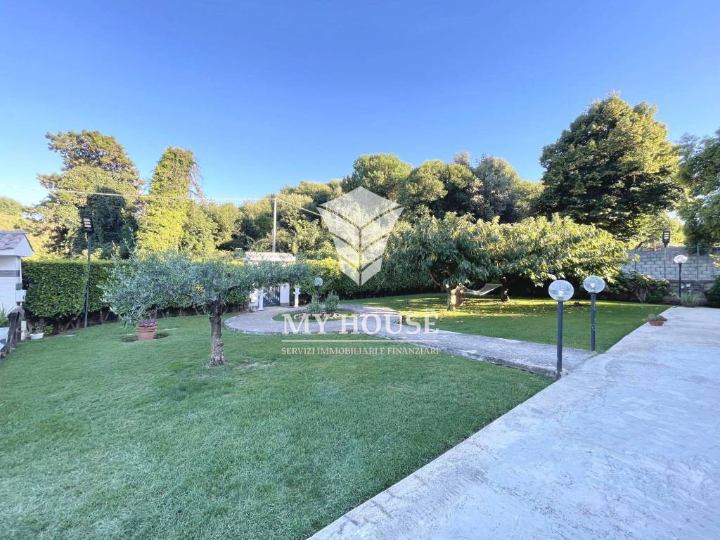 Villa a Palestrina in Via Lago di Como, 44 - Foto 2