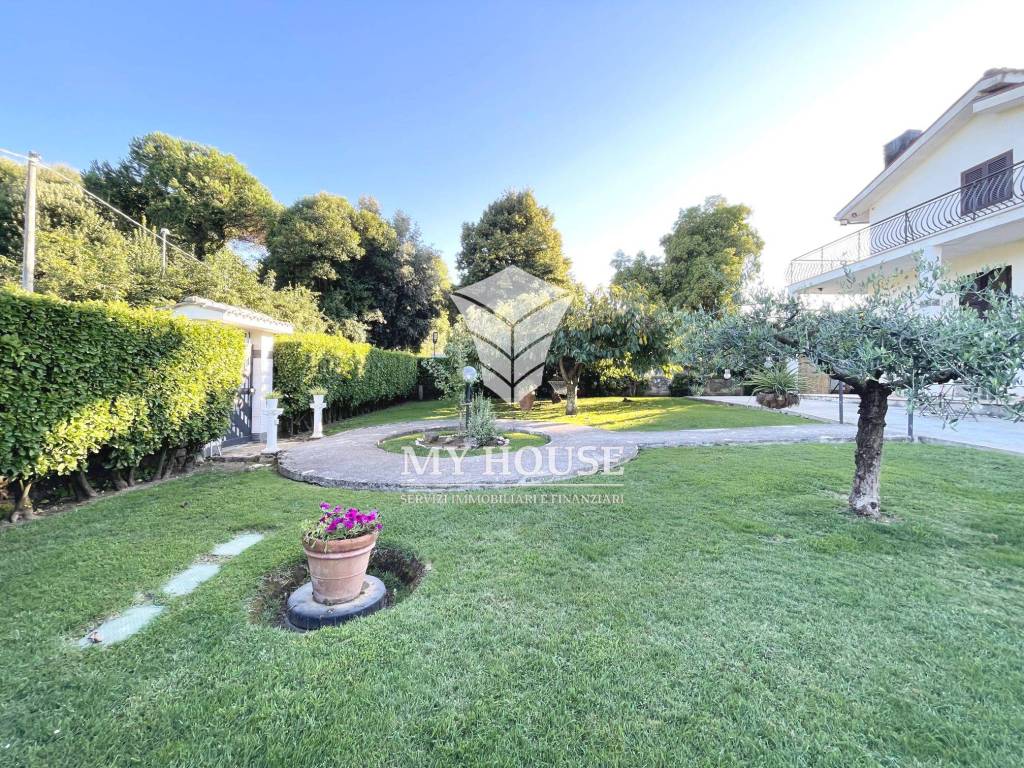 Villa a Palestrina in Via Lago di Como, 44 - Foto 3