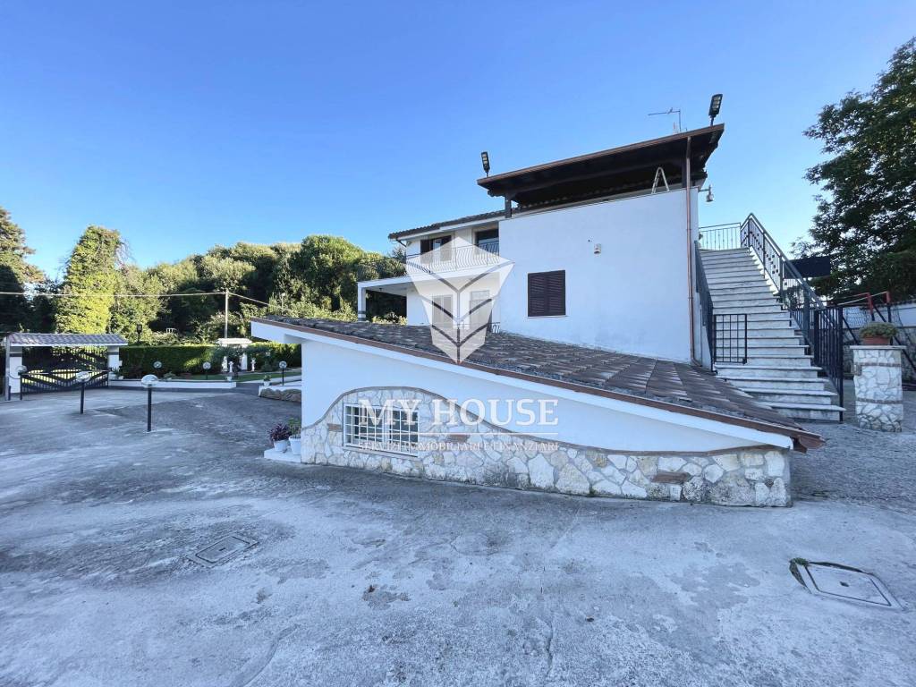 Villa a Palestrina in Via Lago di Como, 44 - Foto 5