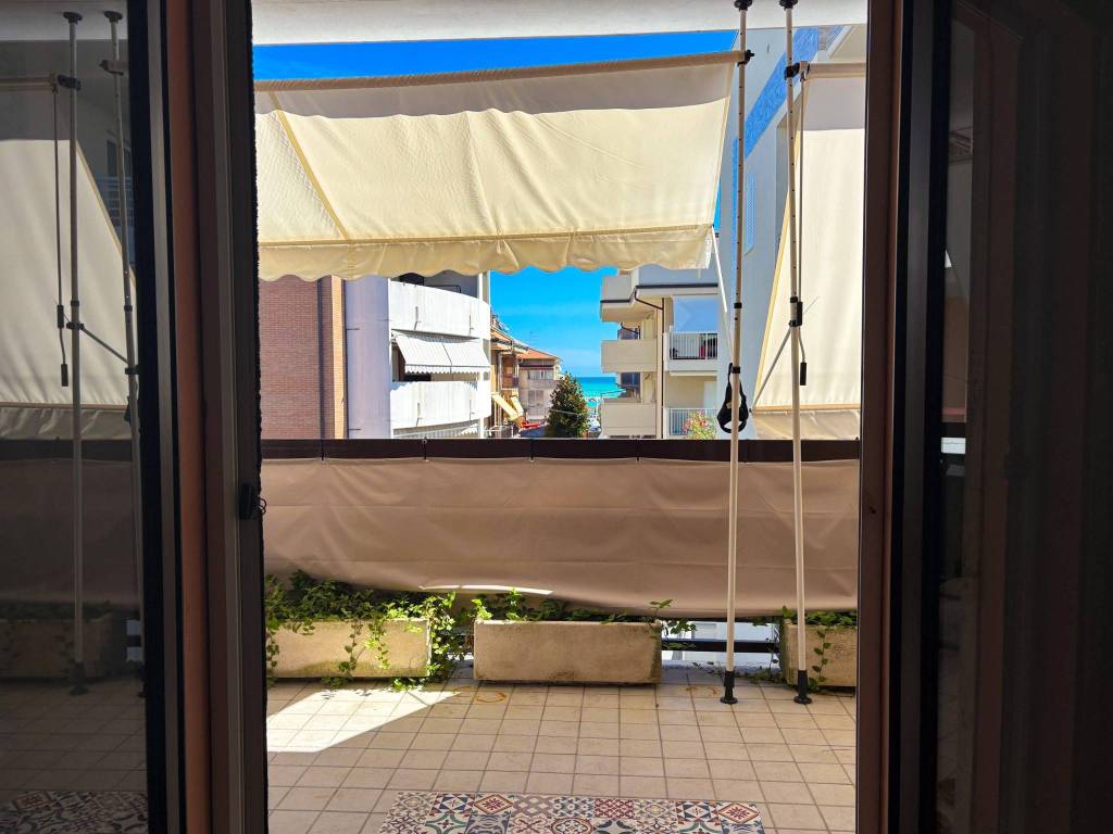 Appartamento a Alba adriatica in Viale Giuseppe Mazzini, 152 - Foto 4