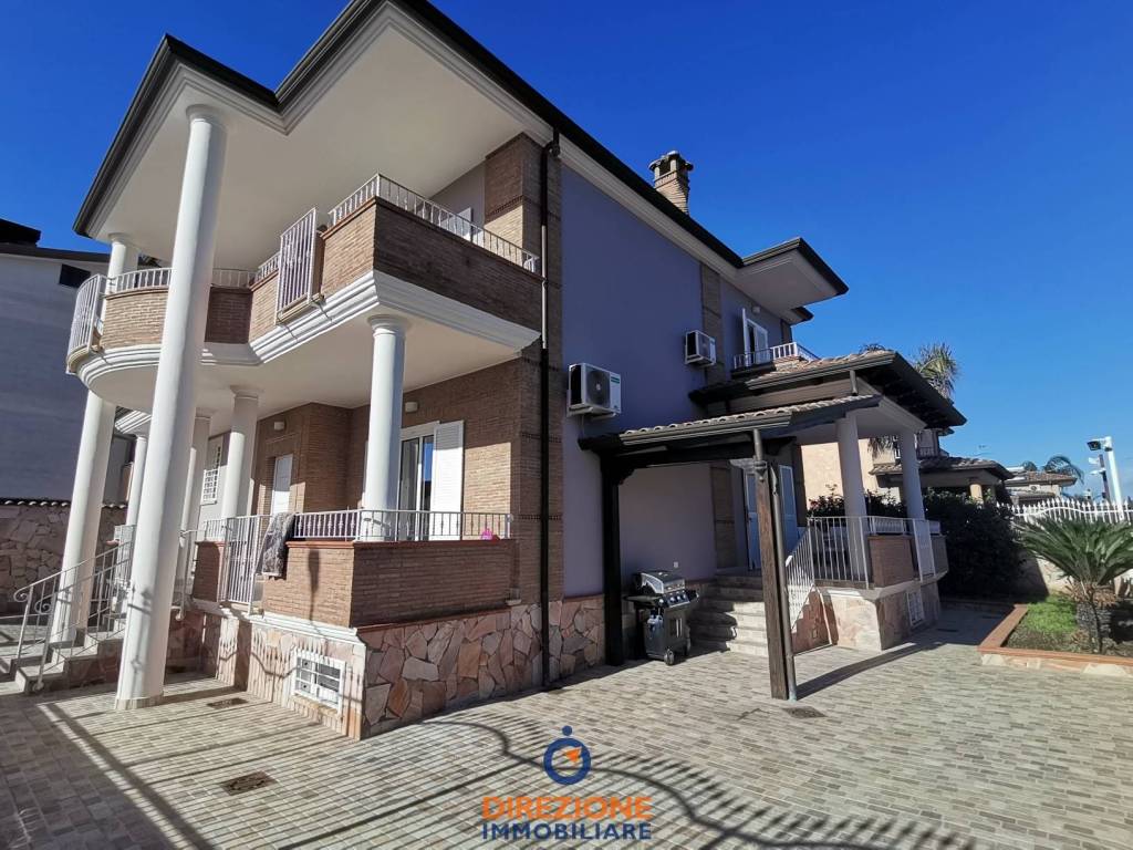 Villa a Villa di briano in Via Antonio De Curtis, 9 - Foto 3