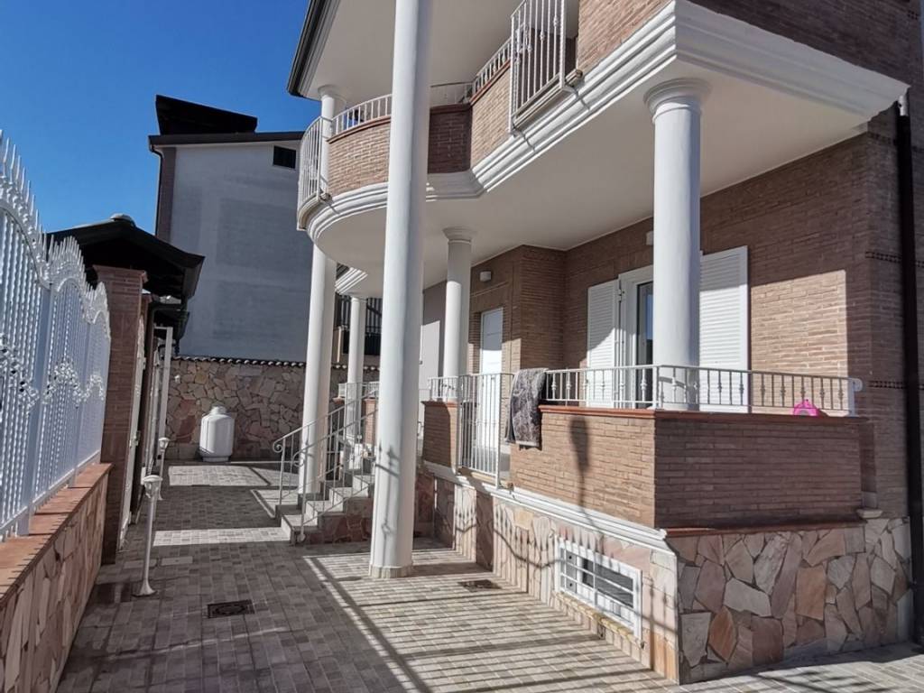 Villa a Villa di briano in Via Antonio De Curtis, 9 - Foto 4