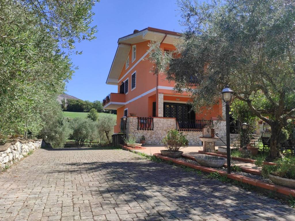 Villa a Giuliano di roma in Via La Danna - Foto 2
