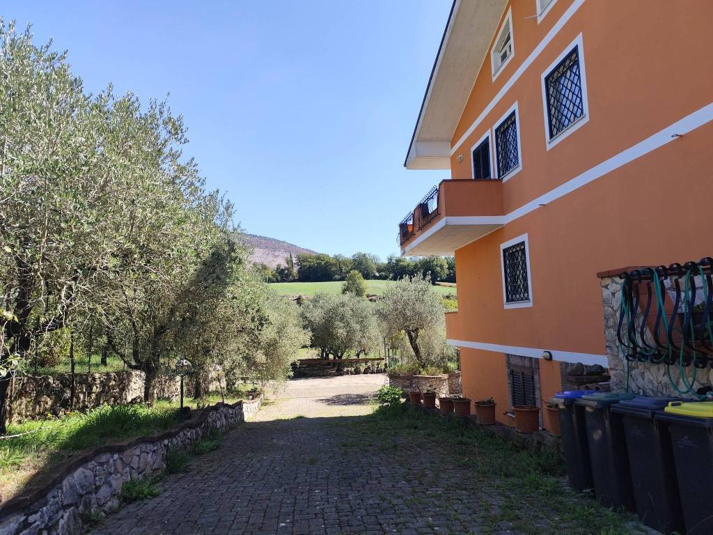 Villa a Giuliano di roma in Via La Danna - Foto 3
