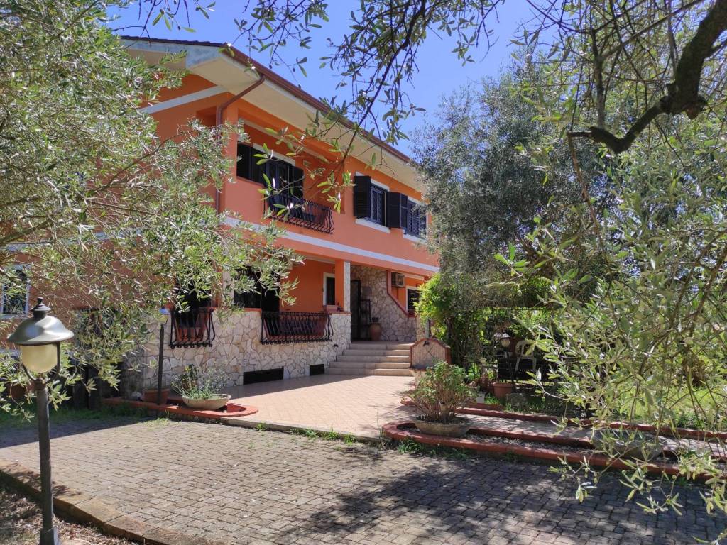 Villa a Giuliano di roma in Via La Danna - Foto 4