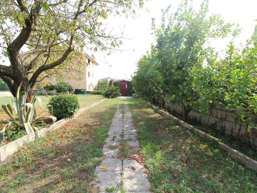 Terreno a Caserta in Via Terra Grande, 25 - Foto 2