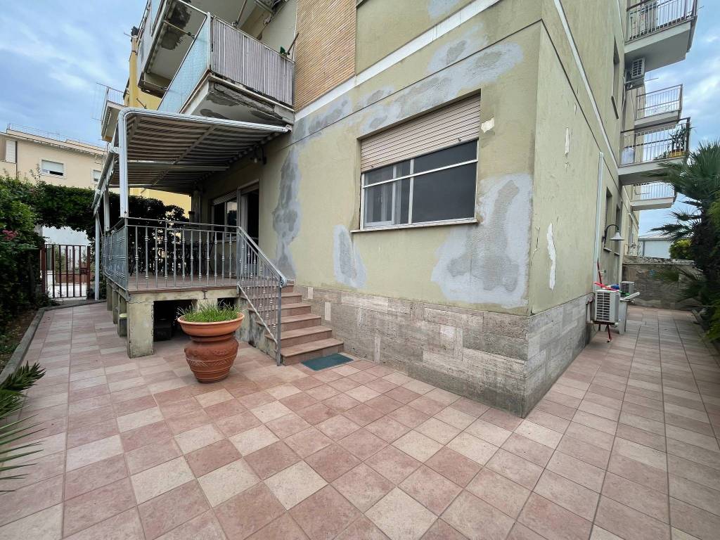 Appartamento a Terracina in Via Cristoforo Colombo - Foto 5