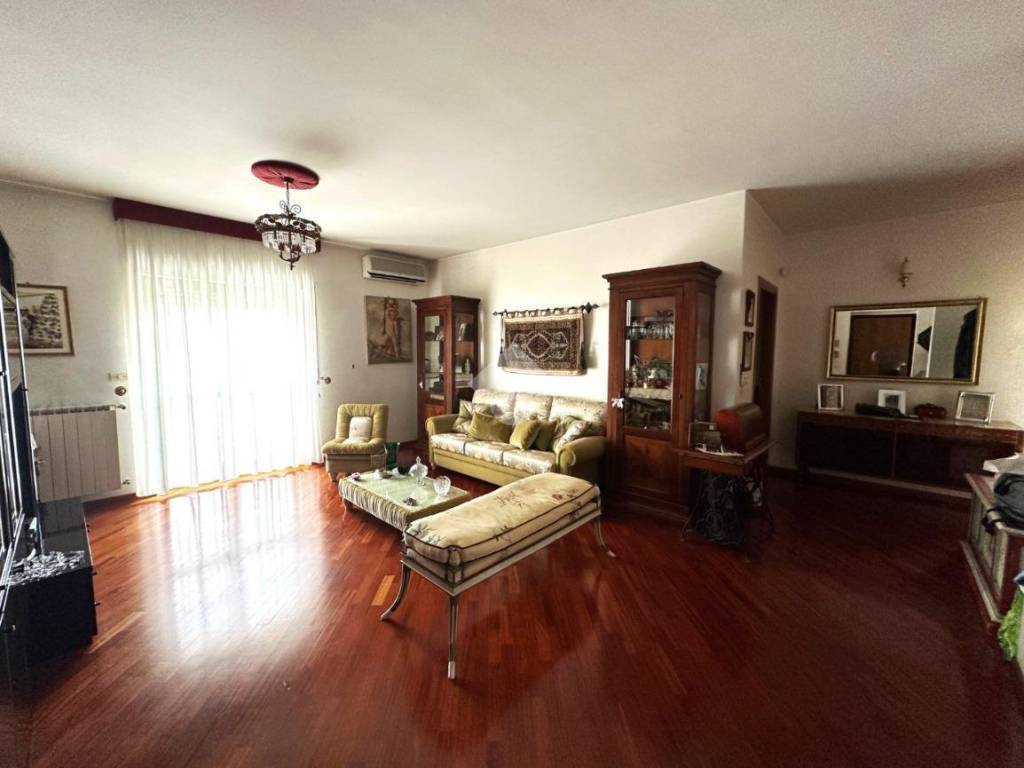 Appartamento a Canosa di puglia in Via Generale Giovanni del Vento, 37 - Foto 2