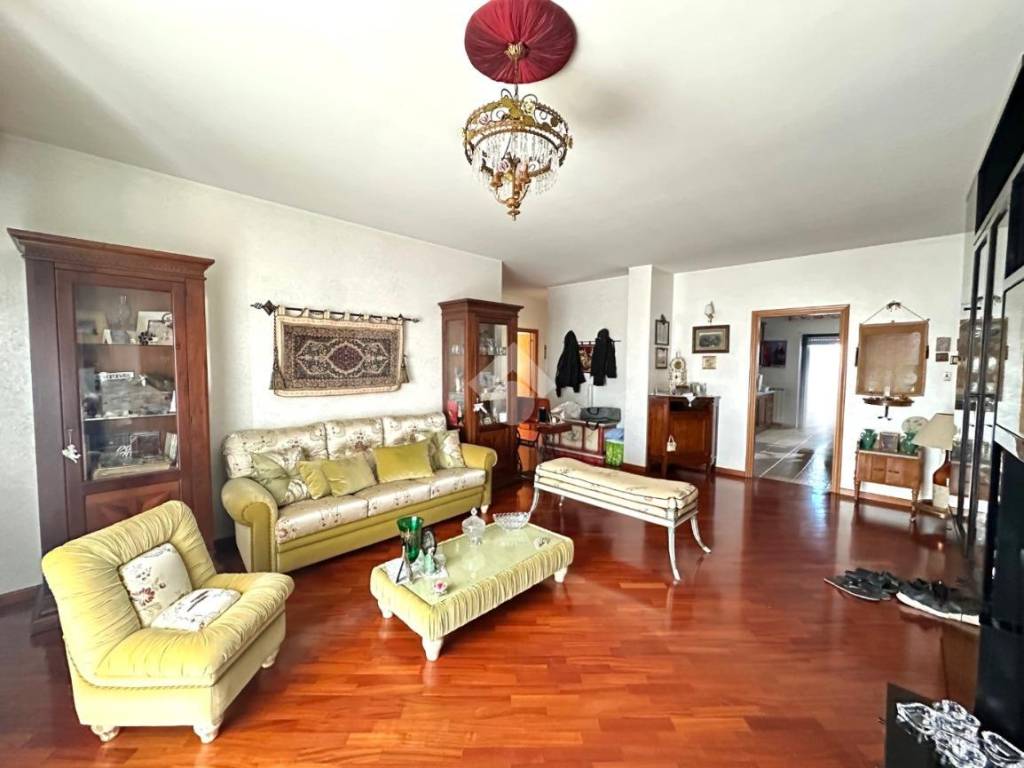 Appartamento a Canosa di puglia in Via Generale Giovanni del Vento, 37 - Foto 3