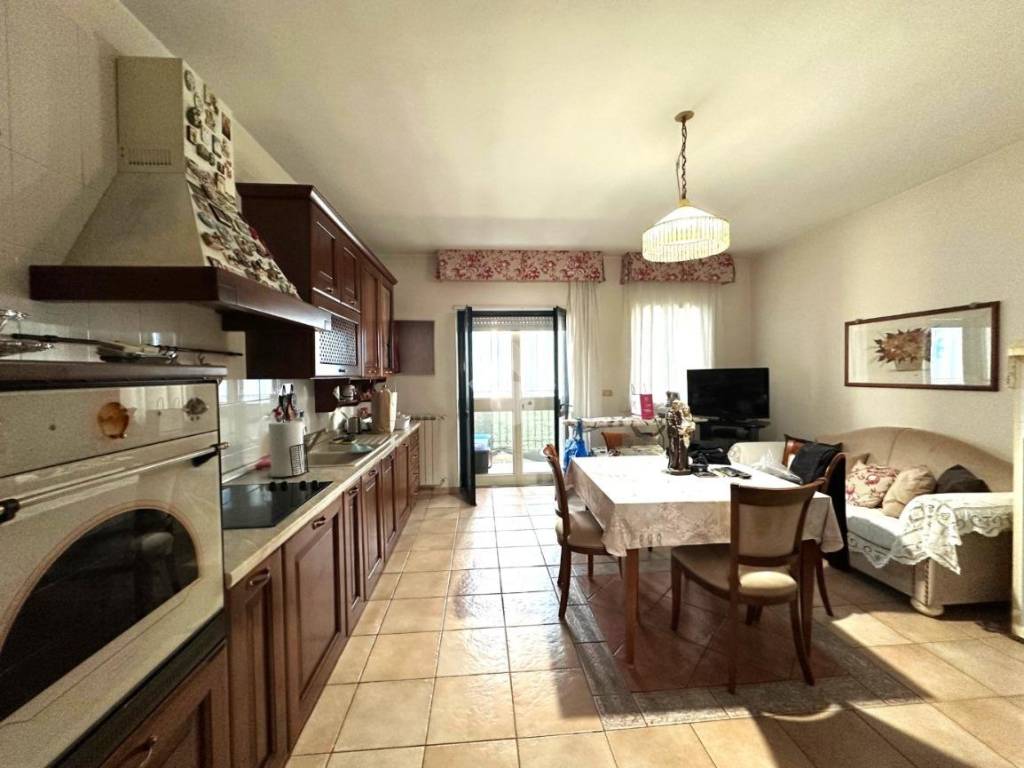 Appartamento a Canosa di puglia in Via Generale Giovanni del Vento, 37 - Foto 4