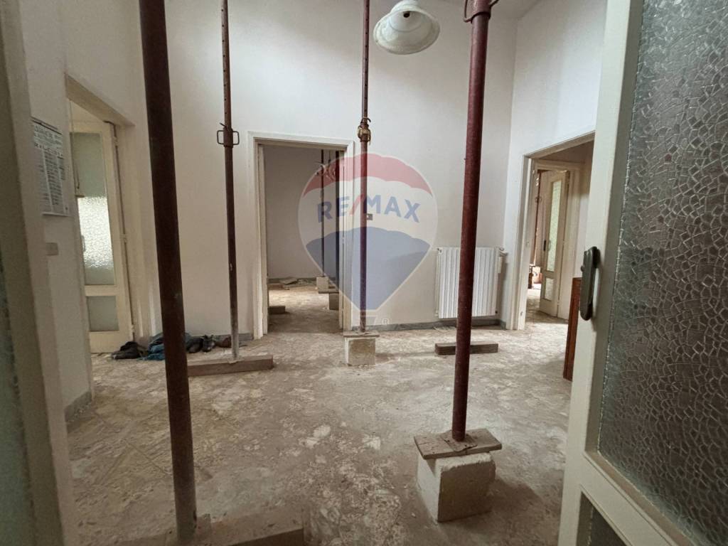 Casa indipendente a Latiano in Piazza Prof. Dott. Cosimo Rubino, 18 - Foto 2