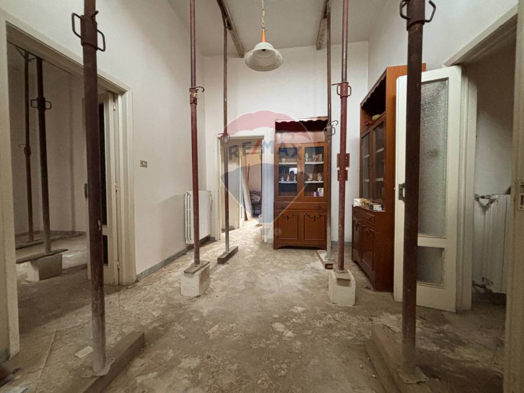 Casa indipendente a Latiano in Piazza Prof. Dott. Cosimo Rubino, 18 - Foto 3